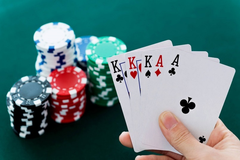 Có nên chọn phần mềm API poker tại nhà cái không